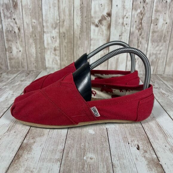 TOMS RED slip Ons - Womens 7‎ - Picture 2 of 8